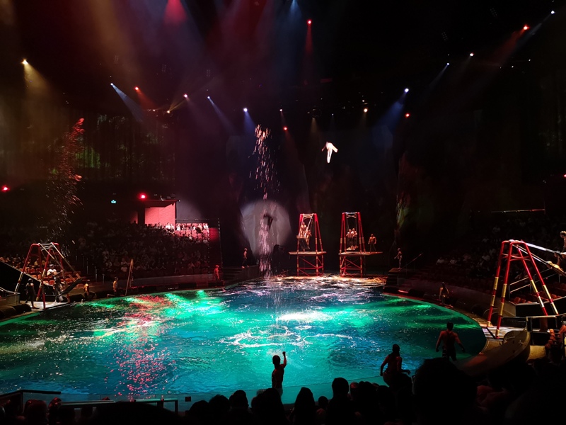 houseofdancingwater15 Macao-澳門晚間活動首選 太陽劇團水舞間 舞台設計超棒眼花撩亂的精采表演