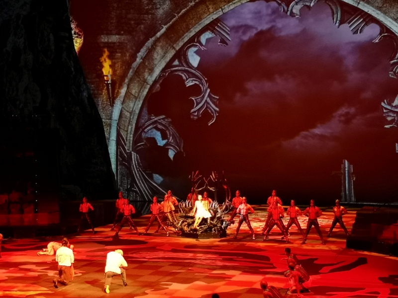 houseofdancingwater20 Macao-澳門晚間活動首選 太陽劇團水舞間 舞台設計超棒眼花撩亂的精采表演