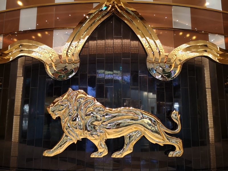 mgm11 Macao-澳門美獅美高梅MGM宛如美術館的購物中心 賭也要賭的優雅