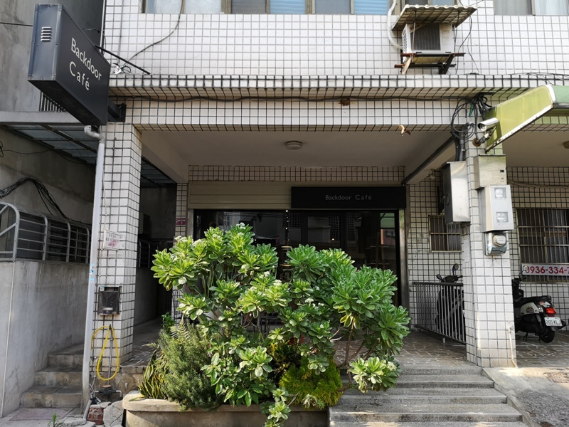 backdoor02 中壢-Backdoor Cafe胡思胡作 中央後門也有自家烘焙 空間清爽好舒適