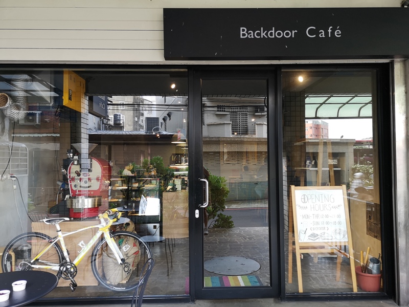 backdoor03 中壢-Backdoor Cafe胡思胡作 中央後門也有自家烘焙 空間清爽好舒適
