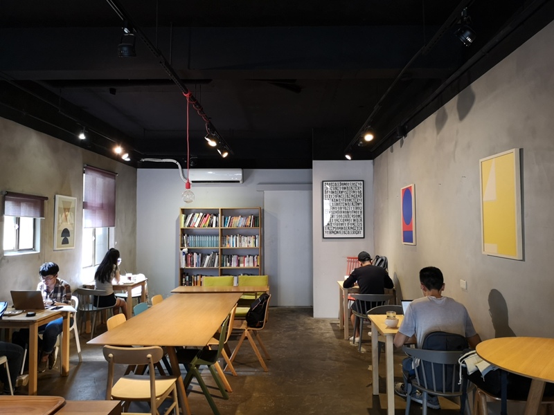 backdoor05 中壢-Backdoor Cafe胡思胡作 中央後門也有自家烘焙 空間清爽好舒適