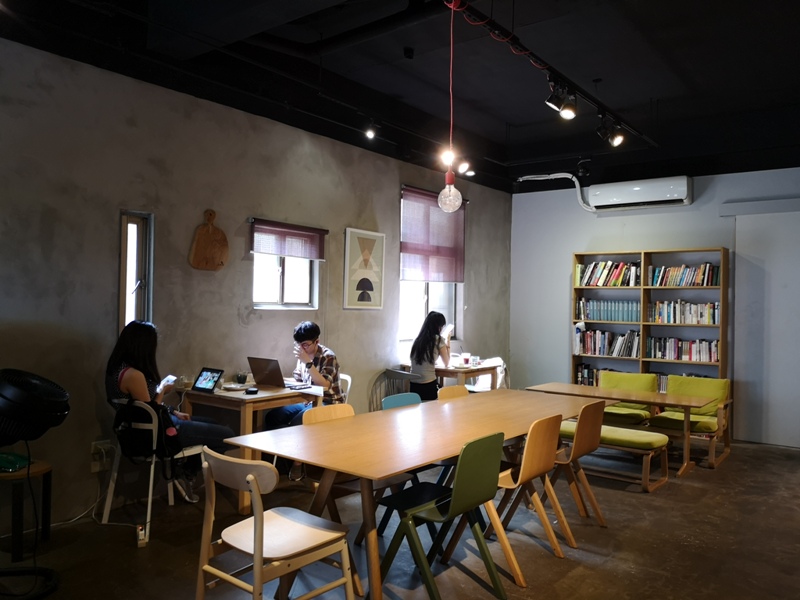backdoor08 中壢-Backdoor Cafe胡思胡作 中央後門也有自家烘焙 空間清爽好舒適