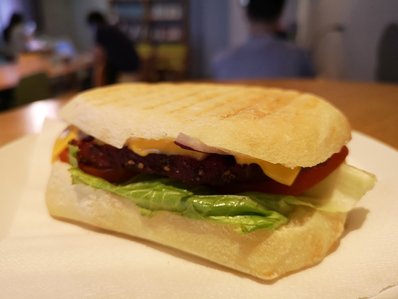 backdoor15 中壢-Backdoor Cafe胡思胡作 中央後門也有自家烘焙 空間清爽好舒適