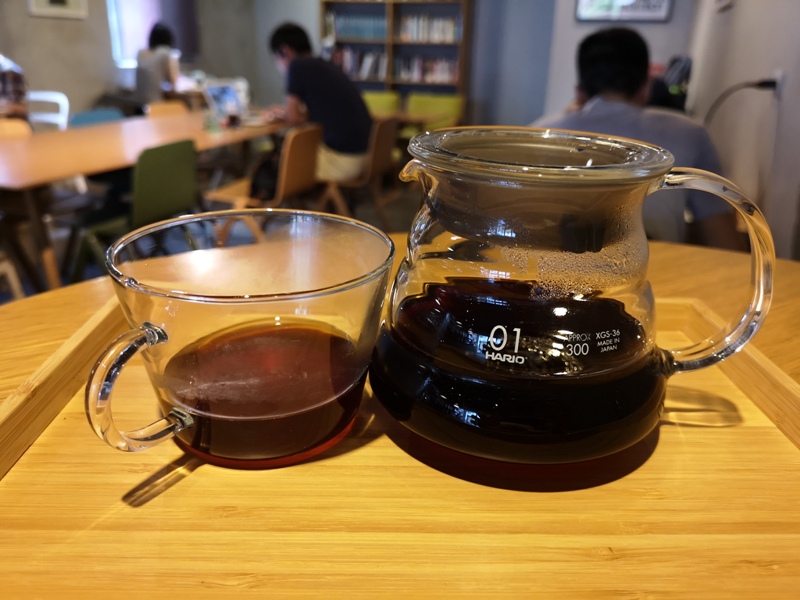 backdoor16 中壢-Backdoor Cafe胡思胡作 中央後門也有自家烘焙 空間清爽好舒適