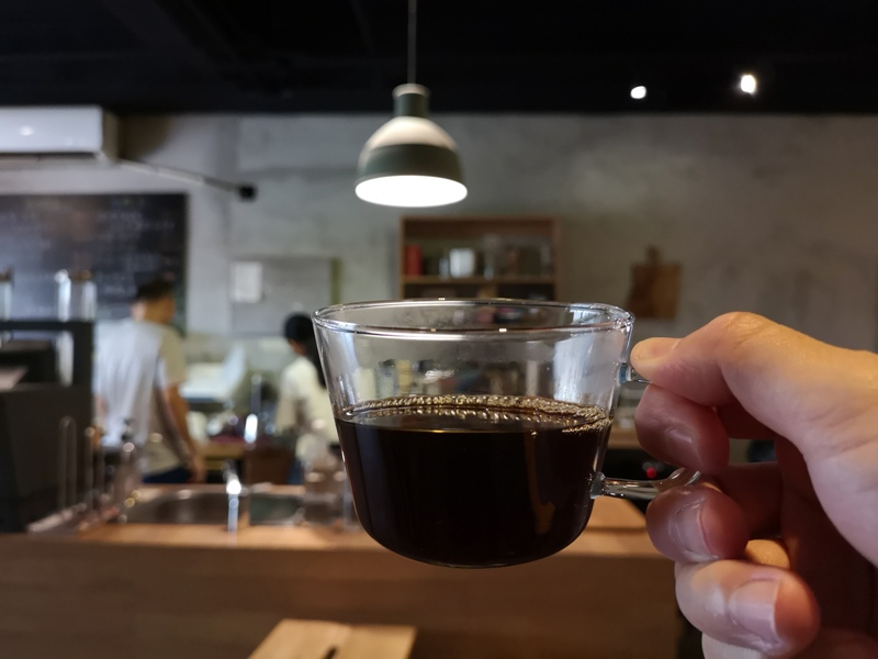 backdoor18 中壢-Backdoor Cafe胡思胡作 中央後門也有自家烘焙 空間清爽好舒適