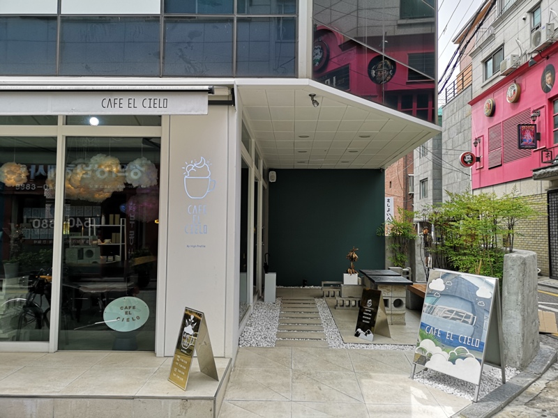 cafeel02 Seoul-Cafe El Cielo 男模幫你沖咖啡 首爾新沙洞時尚夢幻咖啡館