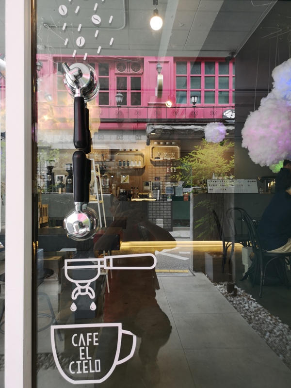 cafeel05 Seoul-Cafe El Cielo 男模幫你沖咖啡 首爾新沙洞時尚夢幻咖啡館