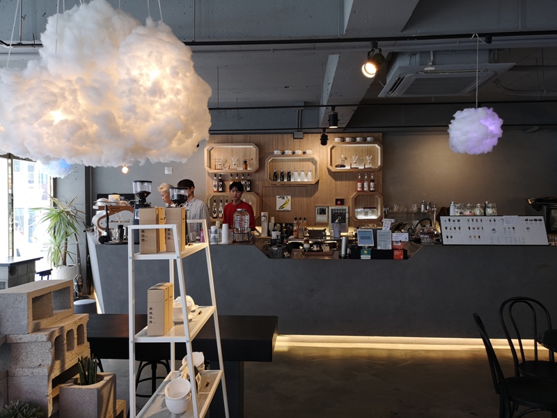 cafeel06 Seoul-Cafe El Cielo 男模幫你沖咖啡 首爾新沙洞時尚夢幻咖啡館