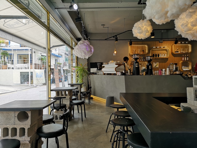cafeel07 Seoul-Cafe El Cielo 男模幫你沖咖啡 首爾新沙洞時尚夢幻咖啡館