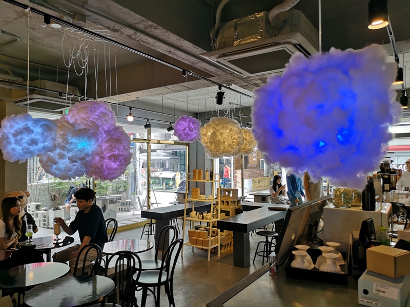 cafeel09 Seoul-Cafe El Cielo 男模幫你沖咖啡 首爾新沙洞時尚夢幻咖啡館