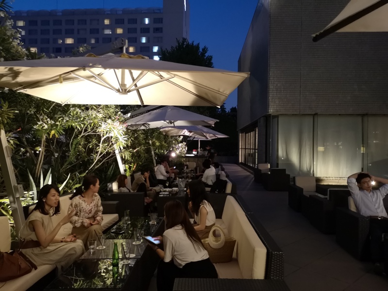 Shinagawa-品川鬧區飯店中的庭園餐廳Garden Cafe with Terrace Bar來乾一杯