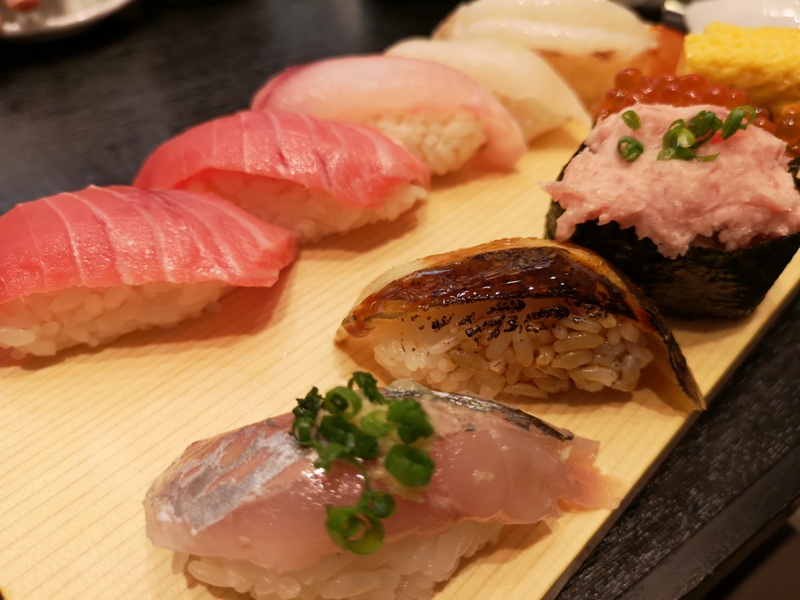 lisushi6 Tamachi-魚がし日本一(ムスブ田町店) 平價清爽好吃好適合夏天吃的立食壽司店