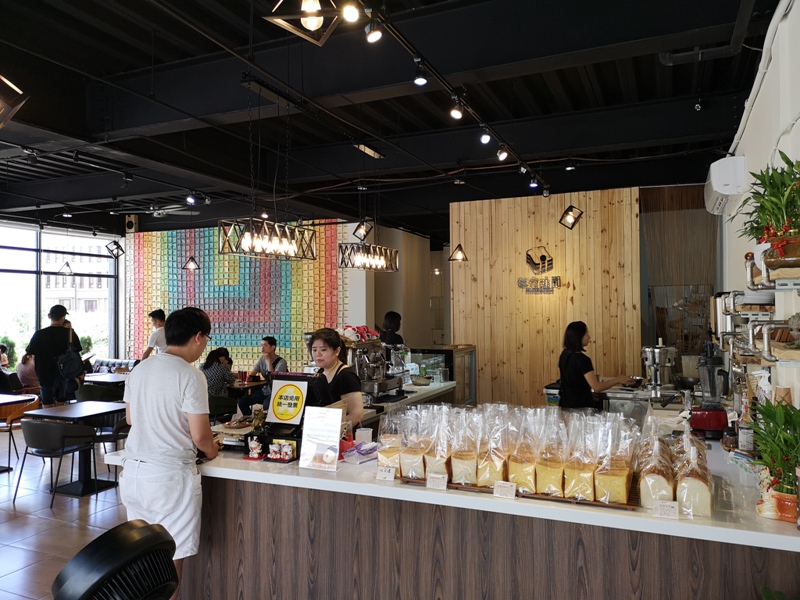 3toast04 新豐-仨宅吐司 網美最愛彩虹吐司牆