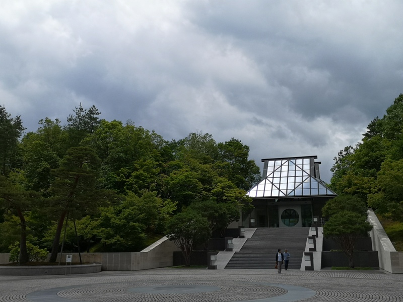 mihomuseum11 Shiga-滋賀Miho Museum美秀美術館 貝聿銘的桃花園 內外皆美的美術館