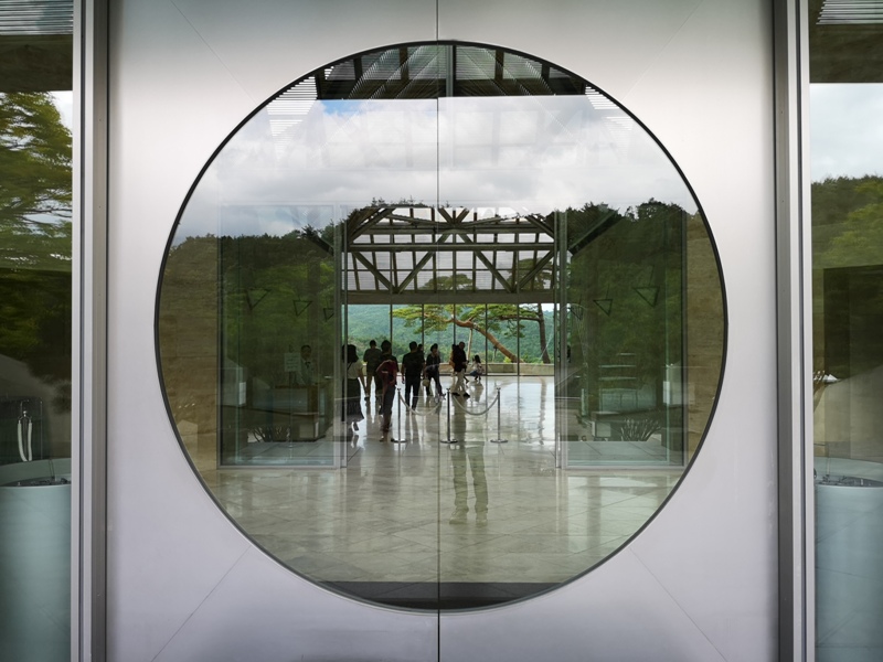 mihomuseum12 Shiga-滋賀Miho Museum美秀美術館 貝聿銘的桃花園 內外皆美的美術館