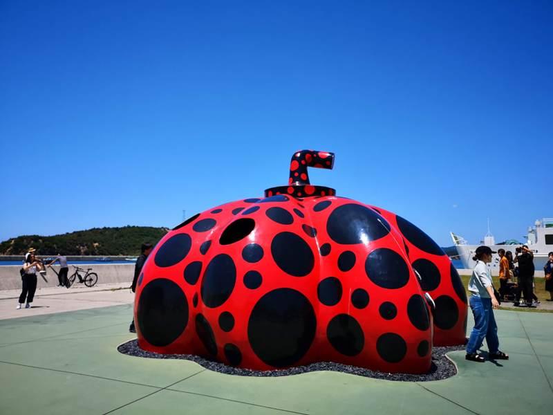 pumpkin04 Naoshima-黃南瓜紅南瓜 草間彌生的點點世界 快來直島找南瓜