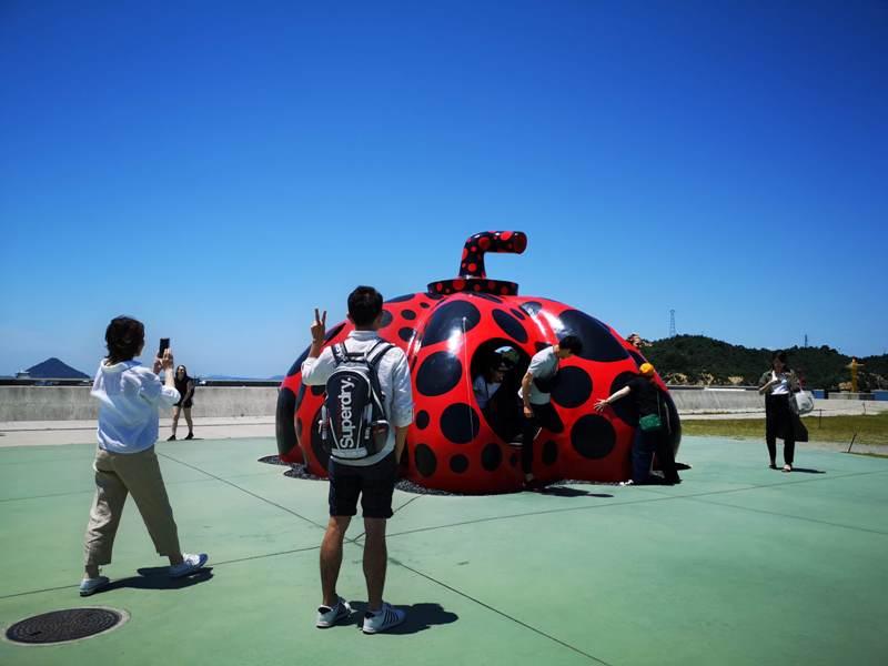 pumpkin06 Naoshima-黃南瓜紅南瓜 草間彌生的點點世界 快來直島找南瓜