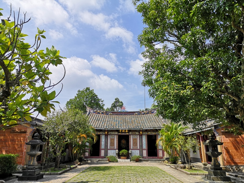 大溪-齋明寺 古蹟巡禮 閩南建築與日式清水模的搭配…法鼓山齋明寺 清幽佛門聖地