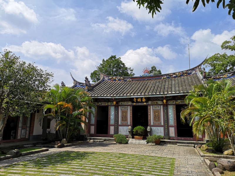 saimin03 大溪-齋明寺 古蹟巡禮 閩南建築與日式清水模的搭配...法鼓山齋明寺 清幽佛門聖地