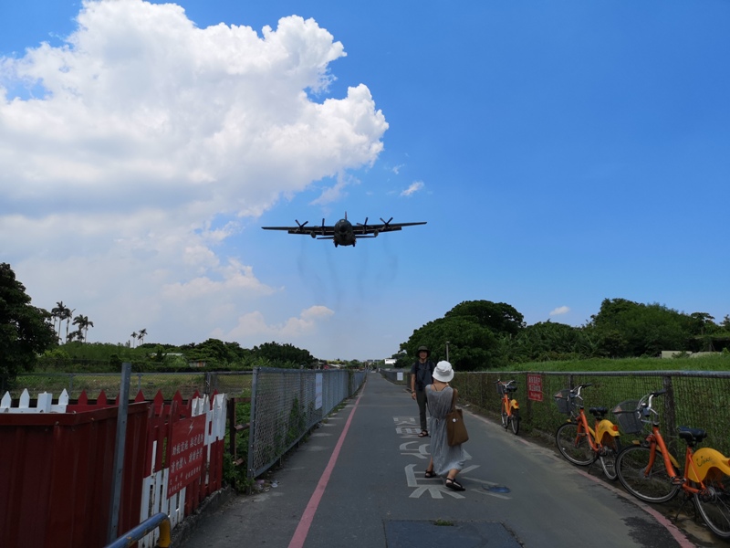 airplaneshoot24 中山-飛機巷(濱江街180巷)賞飛機...臨場感十足的賞機熱點