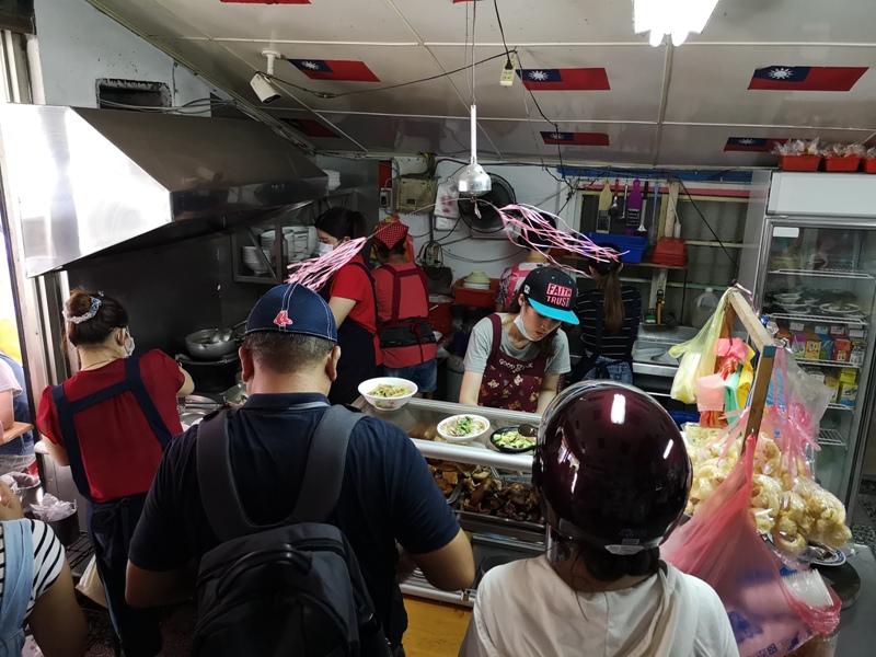 flagricenoodles074111 中壢-張老旺的國旗屋九旺米干 忠貞市場超人氣米干店