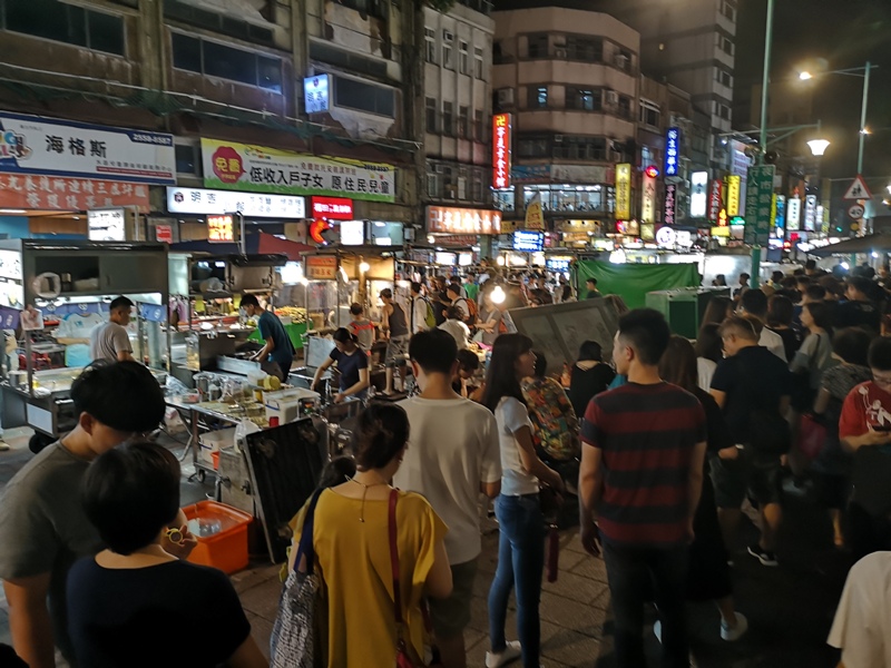 liuyuzi02 中山-劉芋仔 蛋黃芋餅香酥芋丸 米其林必比登推薦 人龍等待的芋頭小點