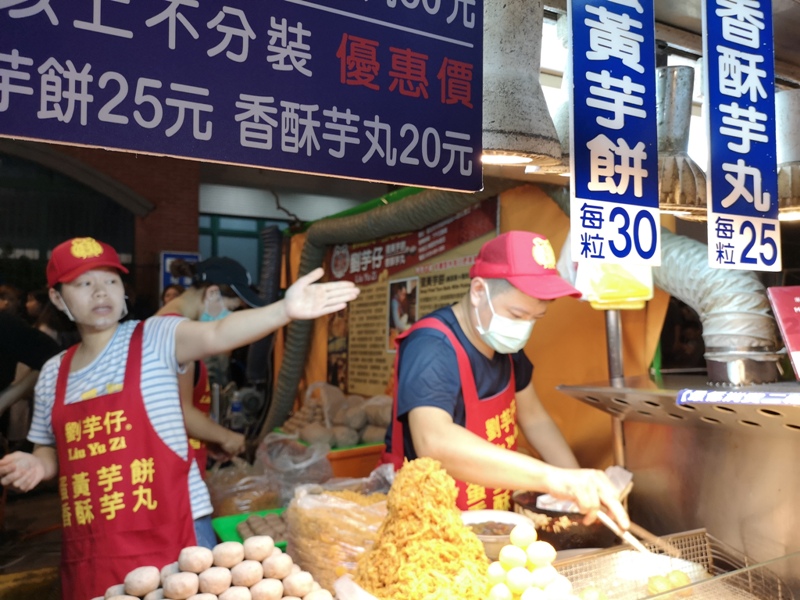 liuyuzi08 中山-劉芋仔 蛋黃芋餅香酥芋丸 米其林必比登推薦 人龍等待的芋頭小點