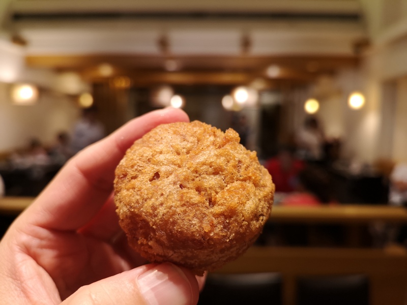 liuyuzi12 中山-劉芋仔 蛋黃芋餅香酥芋丸 米其林必比登推薦 人龍等待的芋頭小點