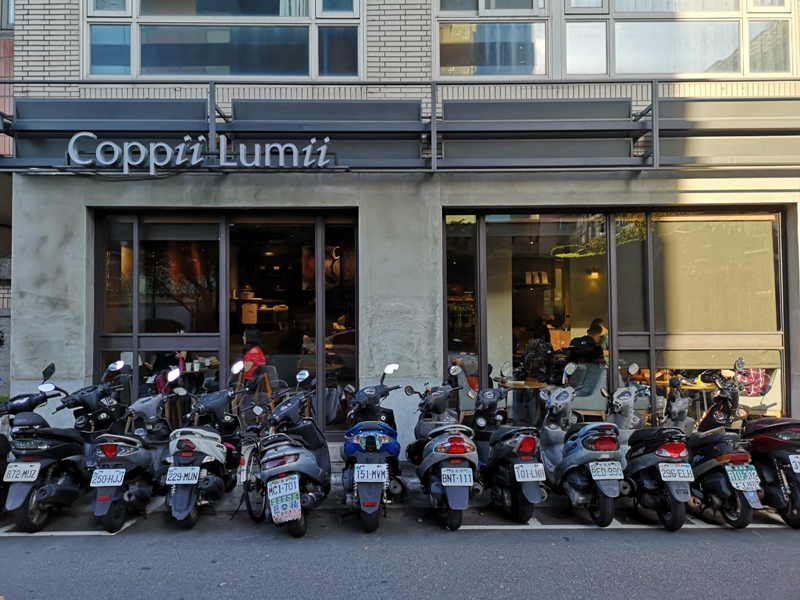 中山-Coppii Lumii living coffee 冉冉生活 肉桂捲/厚鬆餅…好好吃的甜點下午