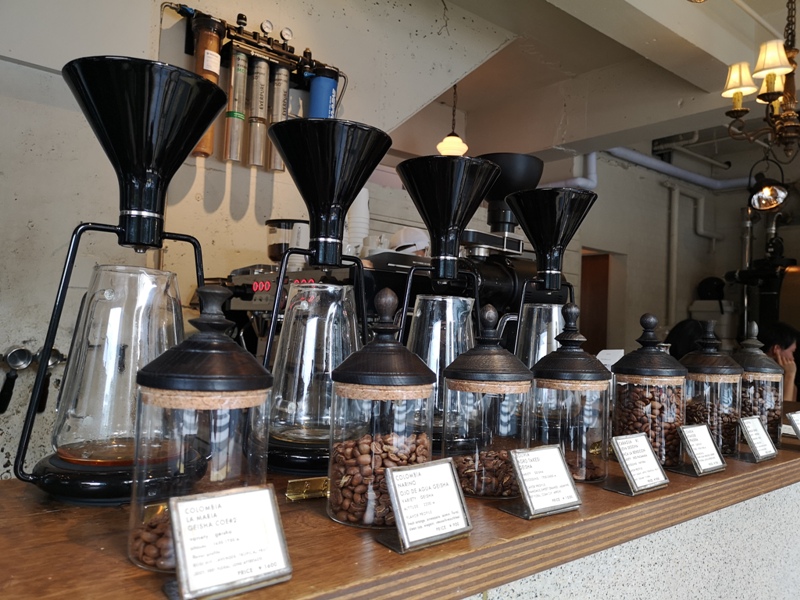 glitch05 Kanda-Glitch Coffee & Roasters神保町書店街 一杯咖啡配本書