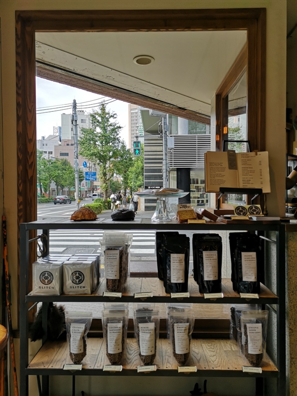 glitch06 Kanda-Glitch Coffee & Roasters神保町書店街 一杯咖啡配本書