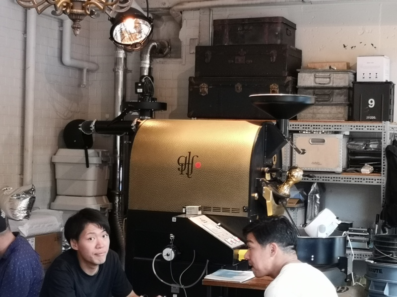 glitch08 Kanda-Glitch Coffee & Roasters神保町書店街 一杯咖啡配本書