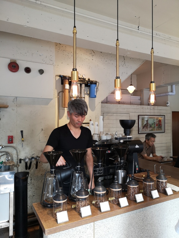 glitch09 Kanda-Glitch Coffee & Roasters神保町書店街 一杯咖啡配本書