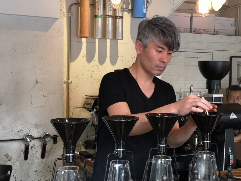 glitch10 Kanda-Glitch Coffee & Roasters神保町書店街 一杯咖啡配本書