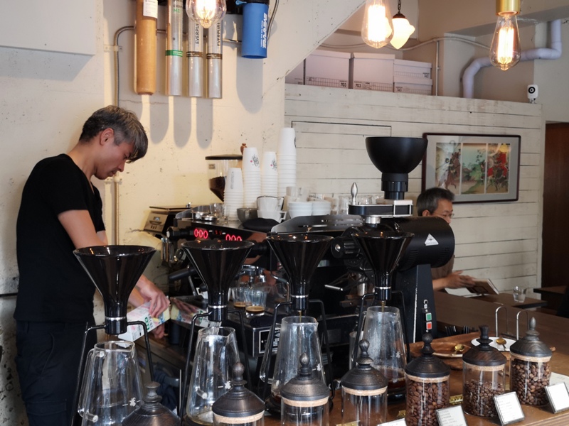 glitch11 Kanda-Glitch Coffee & Roasters神保町書店街 一杯咖啡配本書