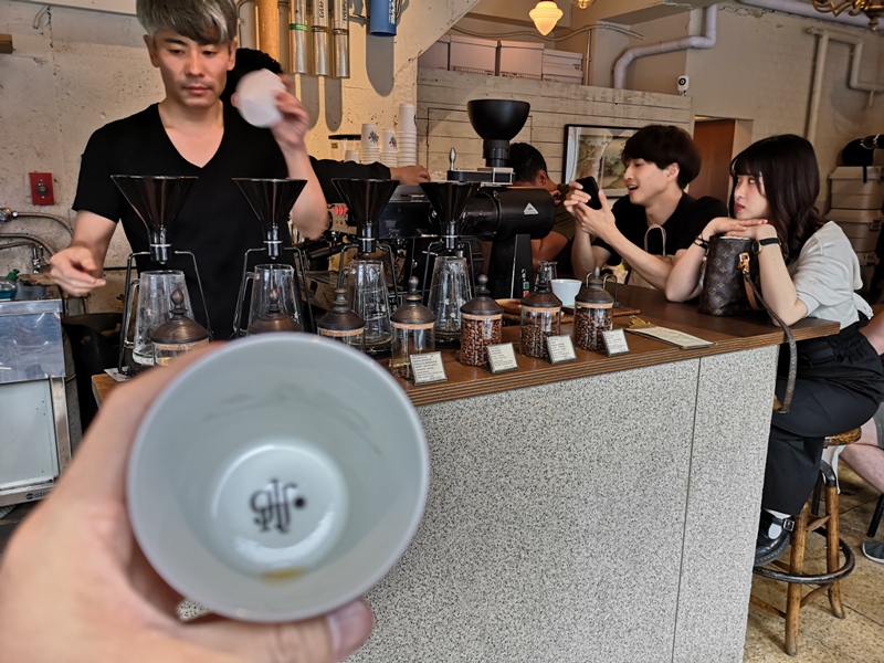 glitch19 Kanda-Glitch Coffee & Roasters神保町書店街 一杯咖啡配本書