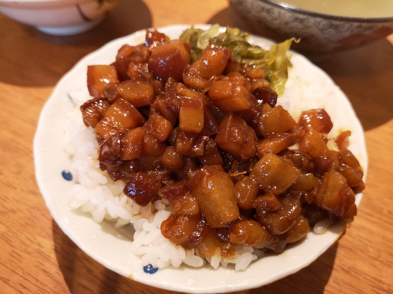 happyrice9 竹北-黑皮驊魯肉飯 滑順入口甜而不膩 好好吃
