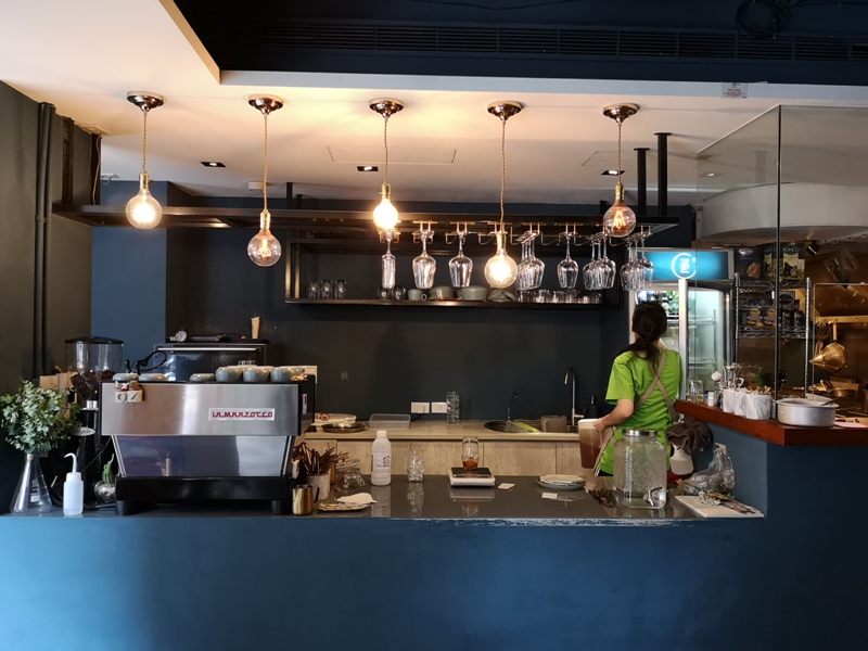 ozcafe04 信義-OZ Cafe & Bistro松露玉米糊油封鴨 招牌果真招牌...鴨腿酥嫩鬆