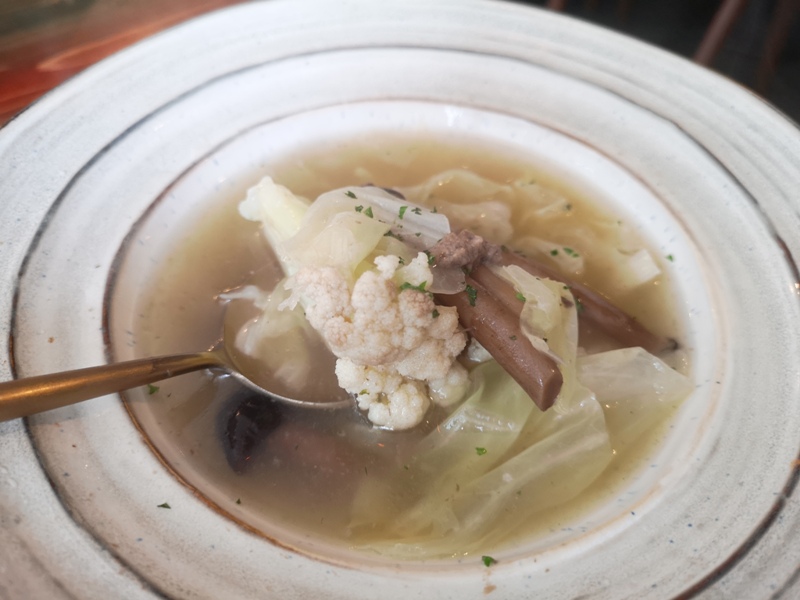 ozcafe11 信義-OZ Cafe & Bistro松露玉米糊油封鴨 招牌果真招牌...鴨腿酥嫩鬆