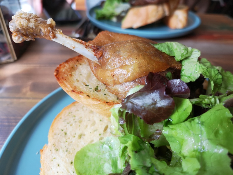 ozcafe13 信義-OZ Cafe & Bistro松露玉米糊油封鴨 招牌果真招牌...鴨腿酥嫩鬆