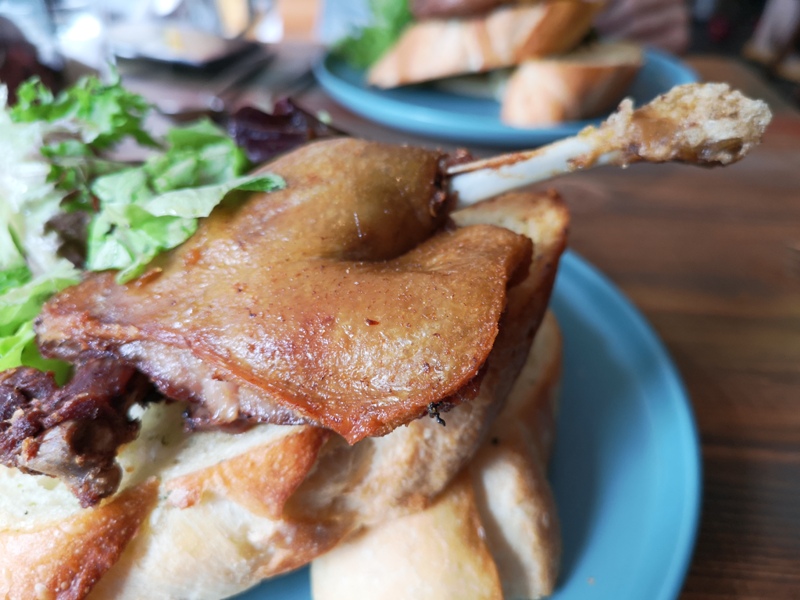 ozcafe14 信義-OZ Cafe & Bistro松露玉米糊油封鴨 招牌果真招牌...鴨腿酥嫩鬆