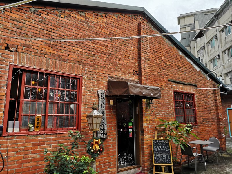 sunnydaycafe05 中壢-晴天咖啡 滿牆彩繪的老宅咖啡館