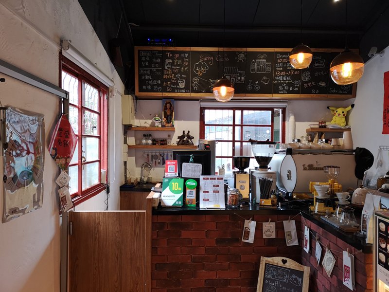 sunnydaycafe09 中壢-晴天咖啡 滿牆彩繪的老宅咖啡館