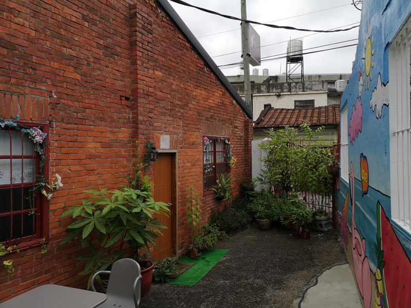 sunnydaycafe26 中壢-晴天咖啡 滿牆彩繪的老宅咖啡館