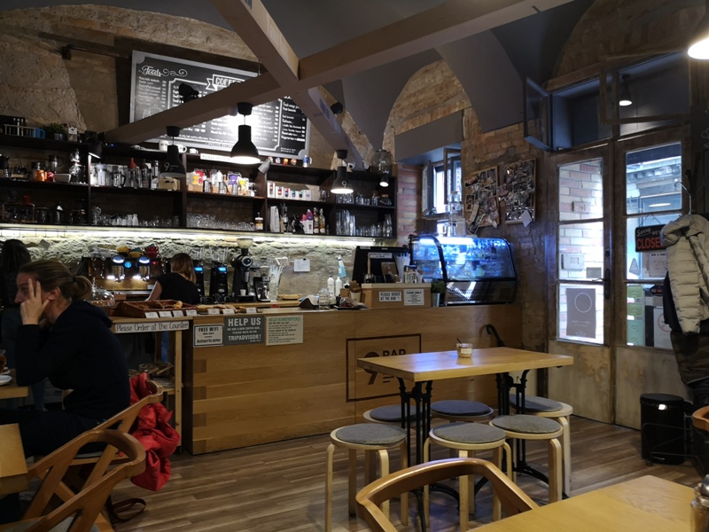 9bar04 Budapest-9 Bar布達佩斯 夜店風咖啡館手沖好喝