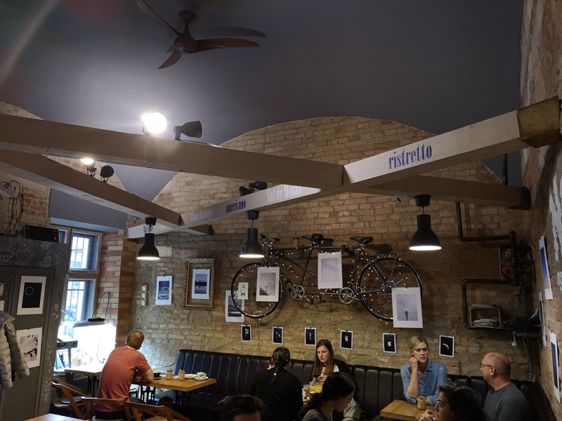 9bar06 Budapest-9 Bar布達佩斯 夜店風咖啡館手沖好喝