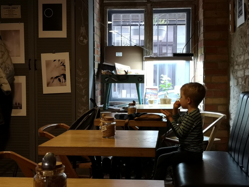 9bar09 Budapest-9 Bar布達佩斯 夜店風咖啡館手沖好喝