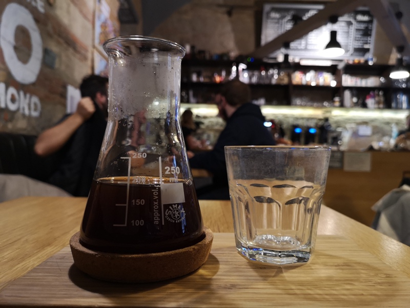 9bar14 Budapest-9 Bar布達佩斯 夜店風咖啡館手沖好喝