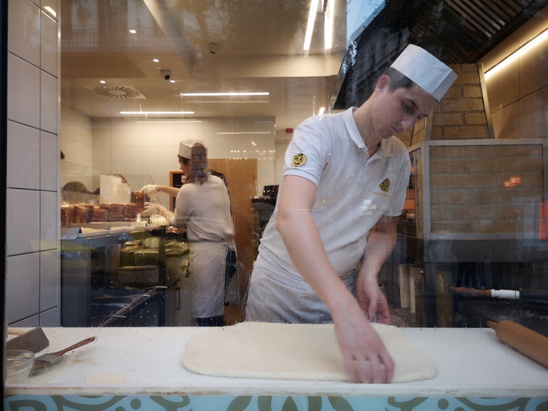 Molnar04 Budapest-布達佩斯煙囪卷Molnar's kurtoskalacs東歐品嚐在地甜點 啊!就麵包..哈